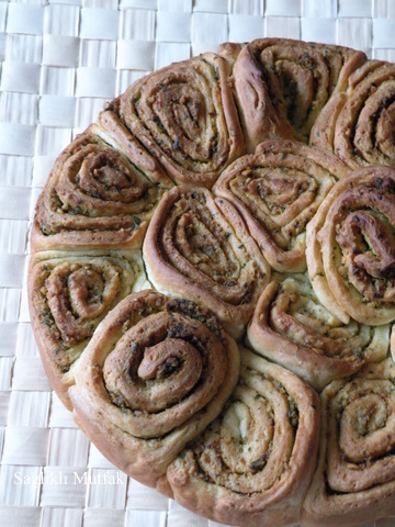 pesto soslu ekmek