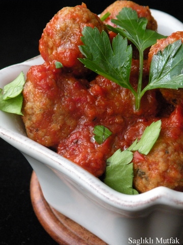 domates soslu irmikli köfte